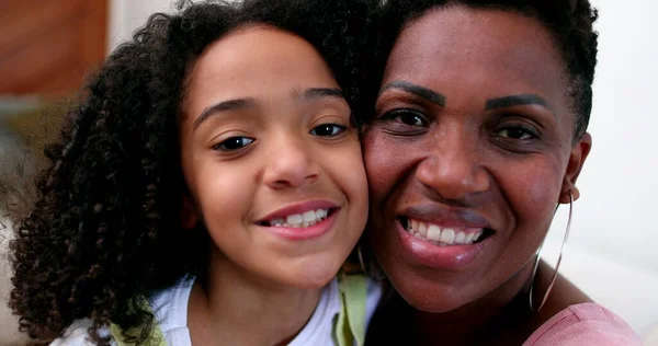 African Mother Cheek Cheek Daughter Smiling — Foto Stock