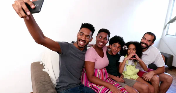 African Family Taking Selfie Photo Smartphone — 스톡 사진