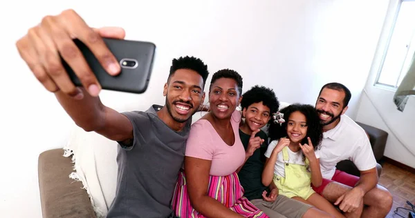 African Family Taking Selfie Photo Smartphone — 图库照片