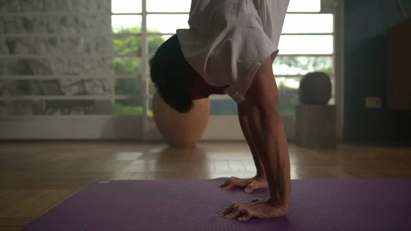 Person Doing Handstand Training Home Gymnastic Man Exercising Indoors —  Fotos de Stock
