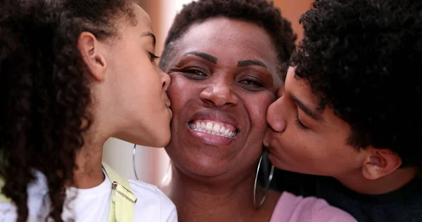 Children Kissing Mother Close Daughter Son Kiss African Mom — 스톡 사진