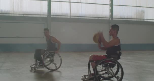 Two Paraplegic Athletes Wheelchair Disabled Athlete Spinning Ball Hand — Stockvideo