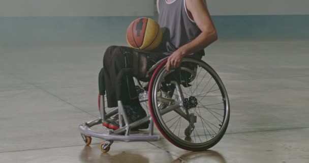Portrait Disabled Paraplegic Basketball Player Brazilian Hispanic Athlete Wheelchair Holding — ストック動画
