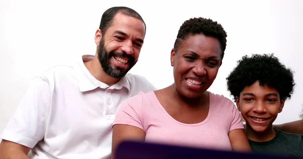 Happy African Family Talking Relatives Laptop Computer — Stockfoto