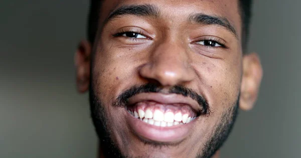 Friendly Black African Man Looking Camera Smiling — Foto Stock