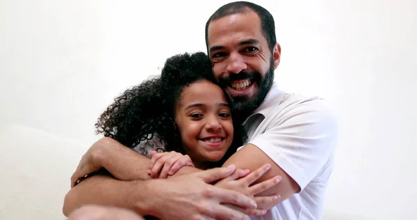 Father Embracing Daughter Child Interracial Parent Child Relationship — Stockfoto