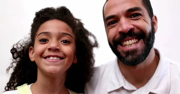 Father Daughter Portraits Looking Camera — Foto Stock
