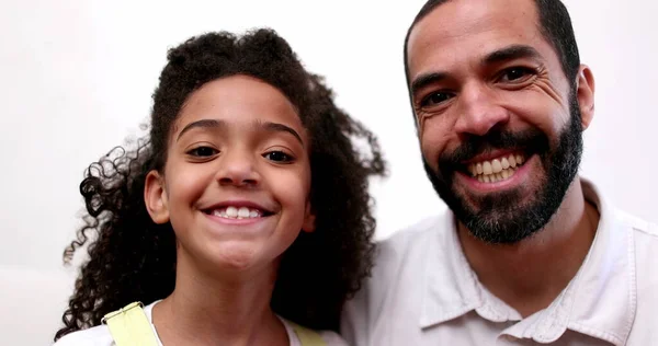 Father Daughter Portraits Looking Camera — Stockfoto