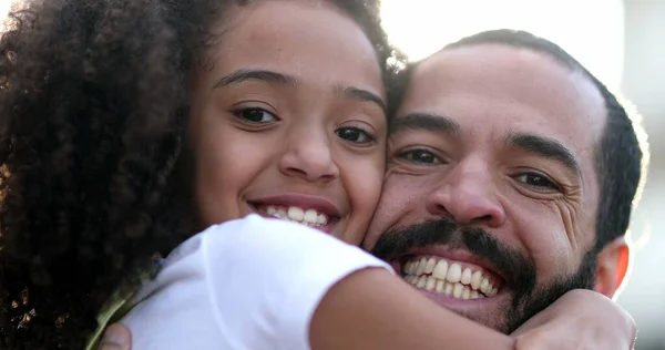 Father Daughter Embrace Interracial Dad Daughter Hugging — 스톡 사진