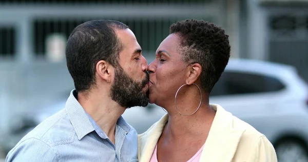 Happy Married Interracial Couple Kissing Diverse Wife Husband Smiling — Stock fotografie