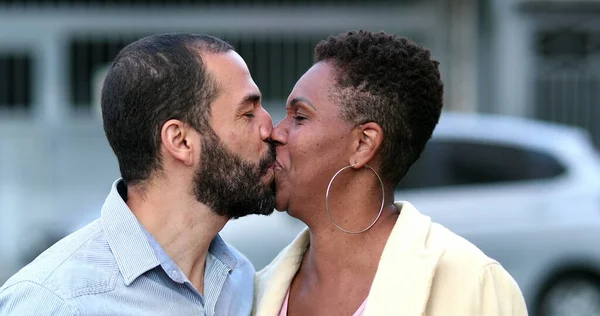 Happy Married Interracial Couple Kissing Diverse Wife Husband Smiling — 스톡 사진