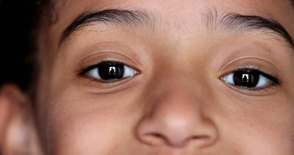 Little Girl Eyes Close Looking Camera Macro Closeup — Stockfoto