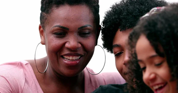 Interraciale Familie Zwart Moeder Gemengd Ras Kinderen Samen — Stockfoto