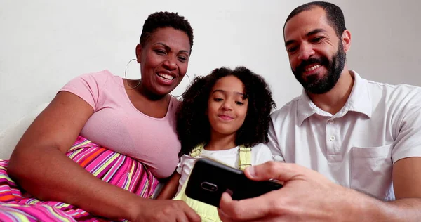 Interracial Couple Mixed Race Daughter Posing Photo Cellphone — Stockfoto