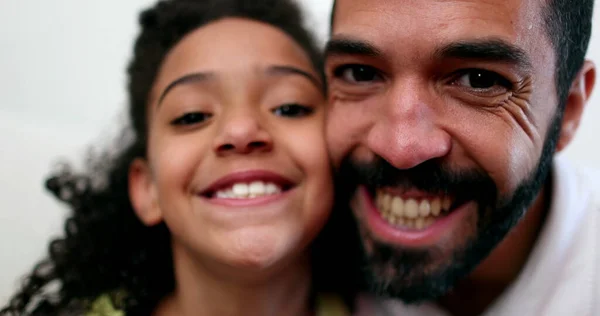 Mixed Race Father Daughter Smiling Camera Little Girl Dad Close — Stockfoto