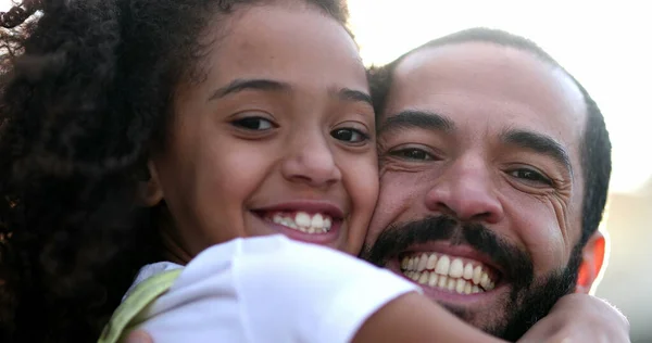 Mixed Race Father Daughter Embrace Little Girl Hugging Dad Happiness — 스톡 사진