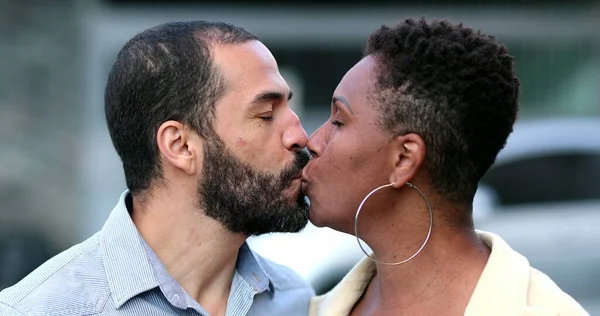 Mixed Race Couple Kissing Each Other Interracial Husband Wife Kiss — Stock fotografie