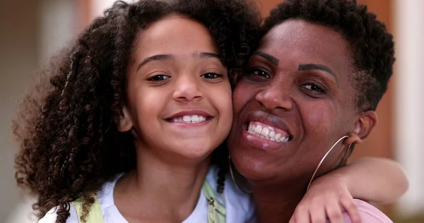 Moeder Dochter Familie Liefde Genegenheid Gemengd Ras Afrikaanse Etniciteit — Stockfoto