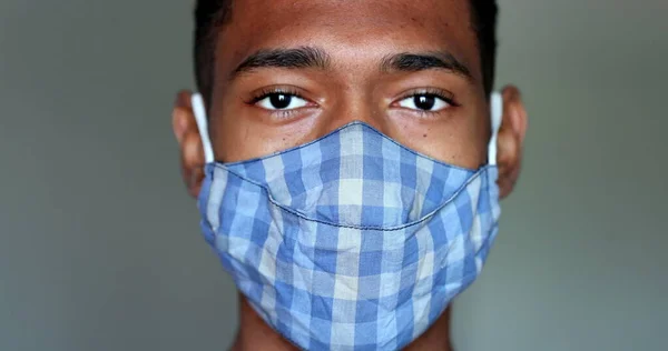 Young Black African Man Wearing Covid Face Mask — Stock Photo, Image