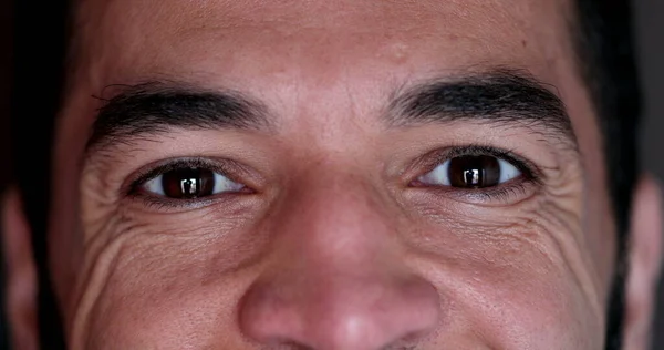 Wrinkled Man Opening Eyes Smiling Camera Macro Close Man 40S — Stockfoto