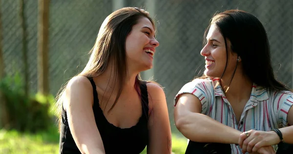 Friend Real Life Laugh Smile Park Women Laughing Together — Foto Stock