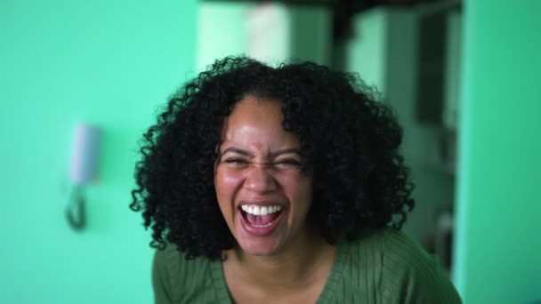 One Happy Black Woman Spontaneous Laugh Smile — Wideo stockowe