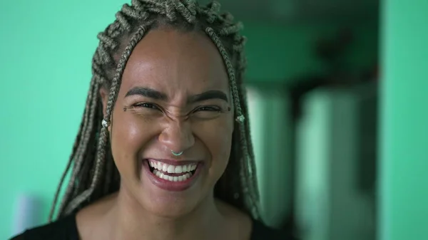 Black Latina Young Woman Spontaneous Laugh Smile — 图库照片