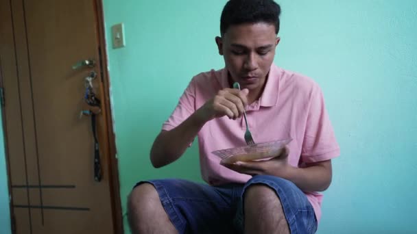 South American Man Eating Lunch Home Brazilian Hispanic Person Eats — ストック動画