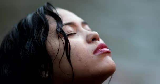 Happy Young Woman Face Feeling Rain Droplet Face — стоковое видео