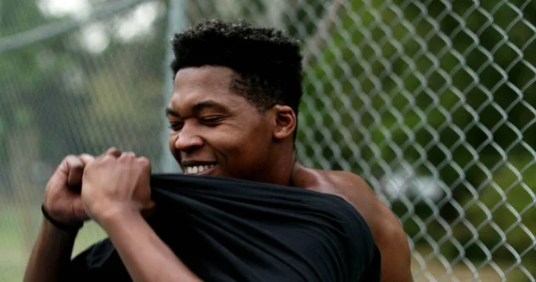 African Man Putting Shirt Wiping Sweat Sport — Zdjęcie stockowe