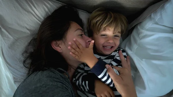 Mother Child Son Morning Bed Love Care Affection — 스톡 사진