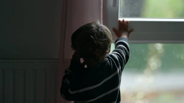Little Boy Shutting Window Home Child Closes Window — Foto Stock