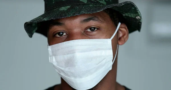 Portrait African American Person Wearing Face Mask — 图库照片