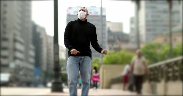 Person Dancing Street Wearing Covid Face Mask Downtown City — Stok fotoğraf