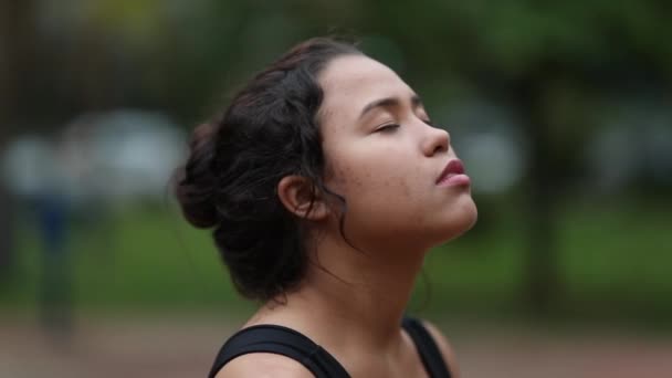 Latina Meditating Nature Close Face Eyes Closed — Vídeos de Stock