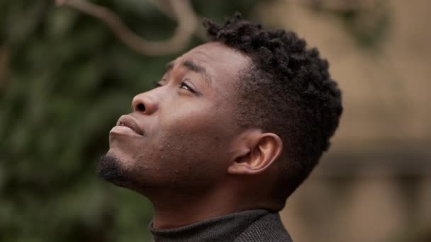 Pensive Black African Man Standing Outdoors Thinking Looking Sky Contemplation — Vídeos de Stock