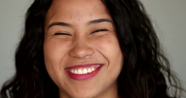 Casual Hispanic Girl Laughing Smiling Latina Young Woman Real Life — Stockvideo