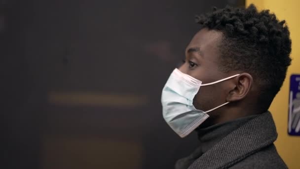 Profile Black African Man Wearing Covid Face Mask Subway Metro — Αρχείο Βίντεο