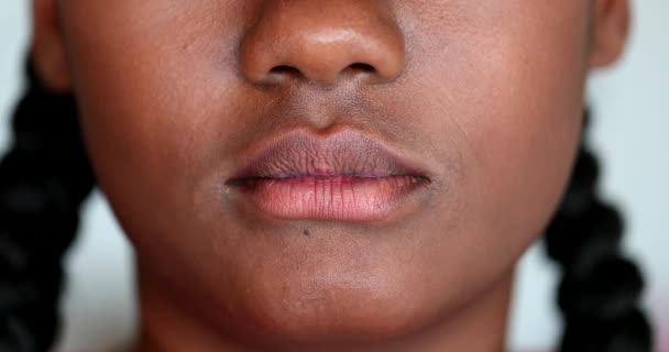 African Young Woman Mouth Shut Lips Sealed Macro Close Casual — Αρχείο Βίντεο