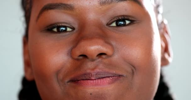 Happy Young Black Woman Smiling Extreme Close Face African Girl — Vídeo de stock