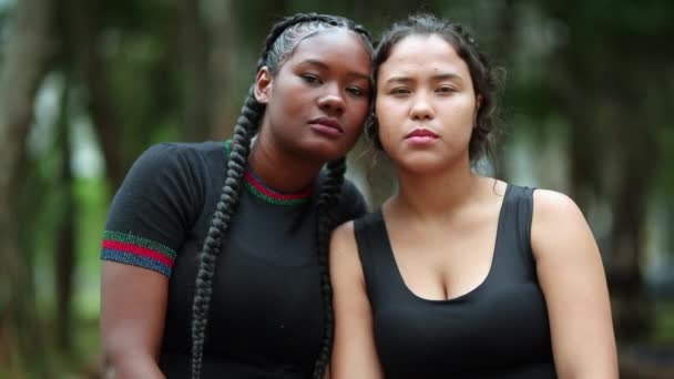 Multiracial Women Hanging Together Staring Camera — Vídeos de Stock