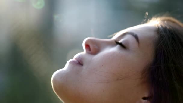 Girl Face Contemplation Meditation Eyes Closed Feeling Sunlight — 图库视频影像