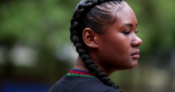 Serious Young Black Woman Looking Camera Dramatic African Girl Staring — Stock videók