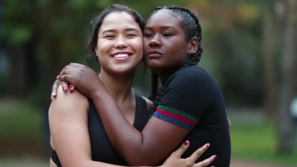 Interracial Mixed Race Girlfriends Embrace Together Outdoors Faces — Αρχείο Βίντεο
