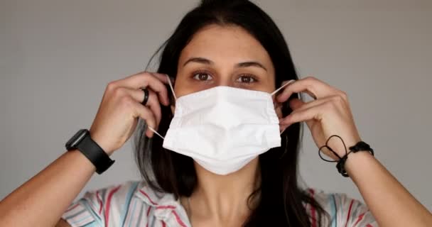 Woman Puts Covid Mask Prevention — 비디오