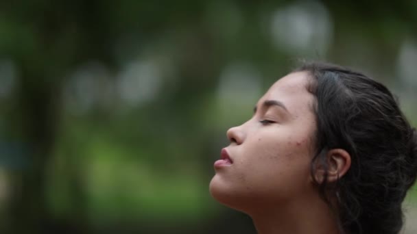 Meditative Hispanic Girl Closing Eyes Nature Contemplative Latina Young Woman — стоковое видео