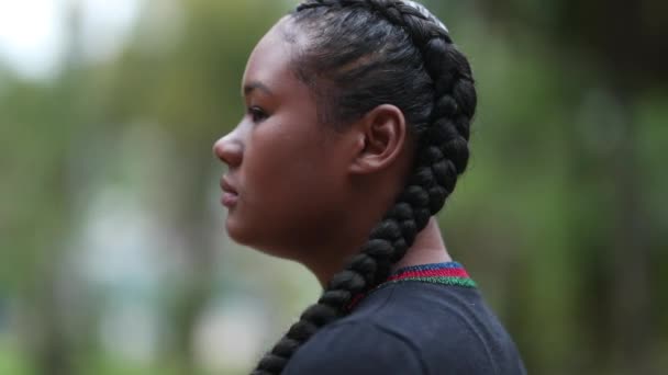 Tracking Shot Serious Black Girl Standing Looking Camera African Female — Αρχείο Βίντεο