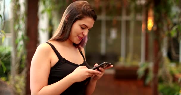 Girl Texting Holding Smartphone Device — Vídeos de Stock