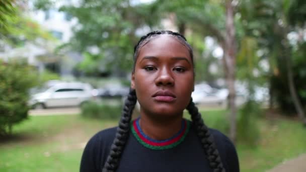 Mixed Race Black Girl Walks Camera Close Face Portrait — Αρχείο Βίντεο