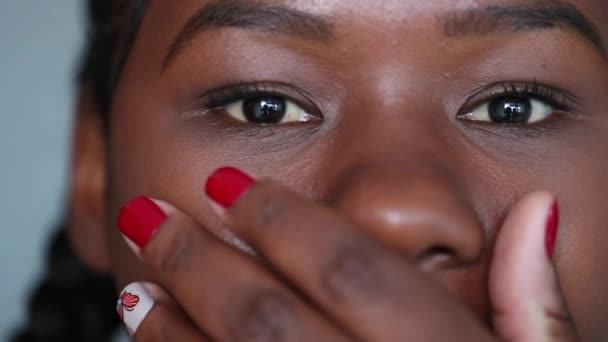 Black Girl Covering Mout Hand Close Eyes — Vídeos de Stock